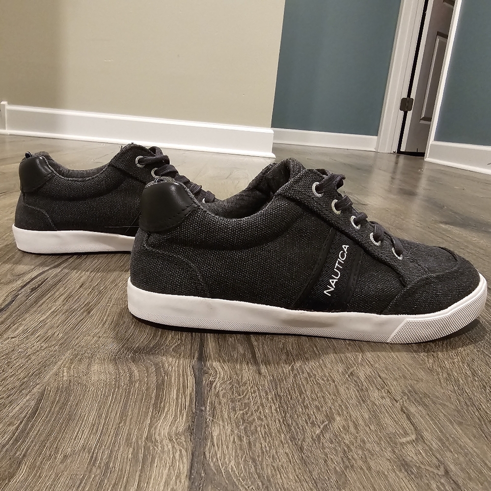 Nautica Youth Shoes Style Hull Gray, Size 4 Youth Great Condition Boys Sneakers - Picture 9 of 14